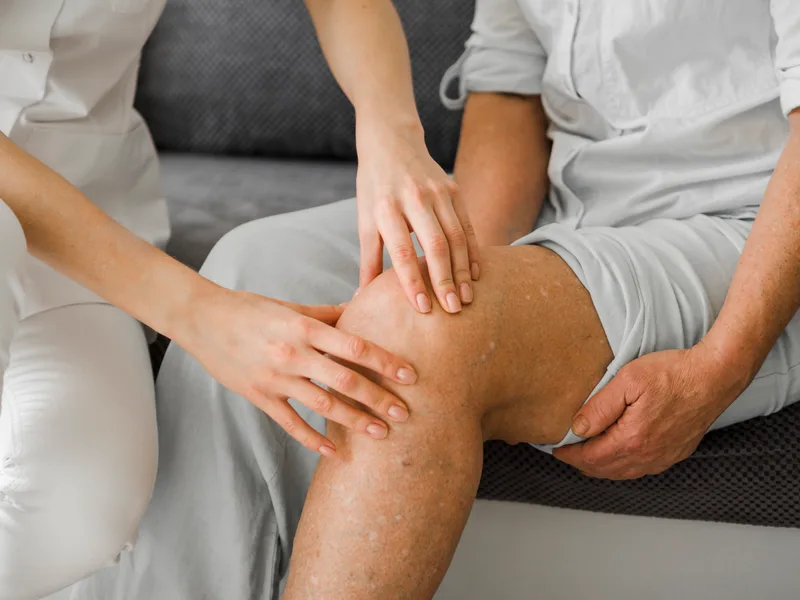 Chiropractic care for knee pain at Rise Family Chiropractic in Hudsonville