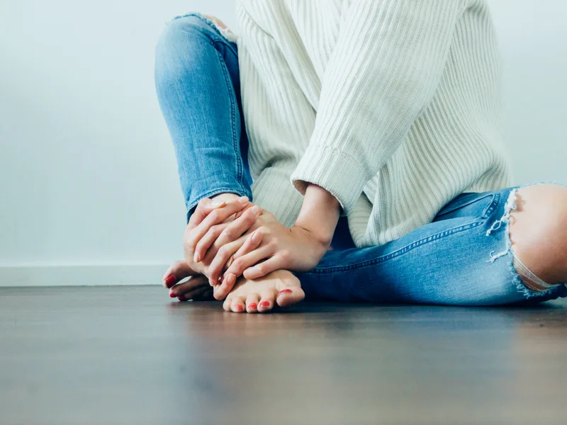 Rise Family Chiropractic treating neuropathy in Hudsonville